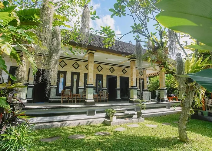 D Sari Wooden House Bangli